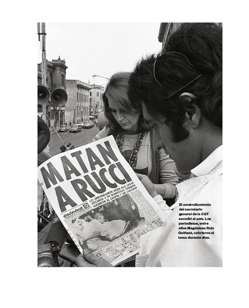 Magdalena Ruiz Guiñazú en un móvil el día que Montoneros mató al secretario general de la CGT, José Ignacio Rucci: otra imagen del libro de María O'Donnell.