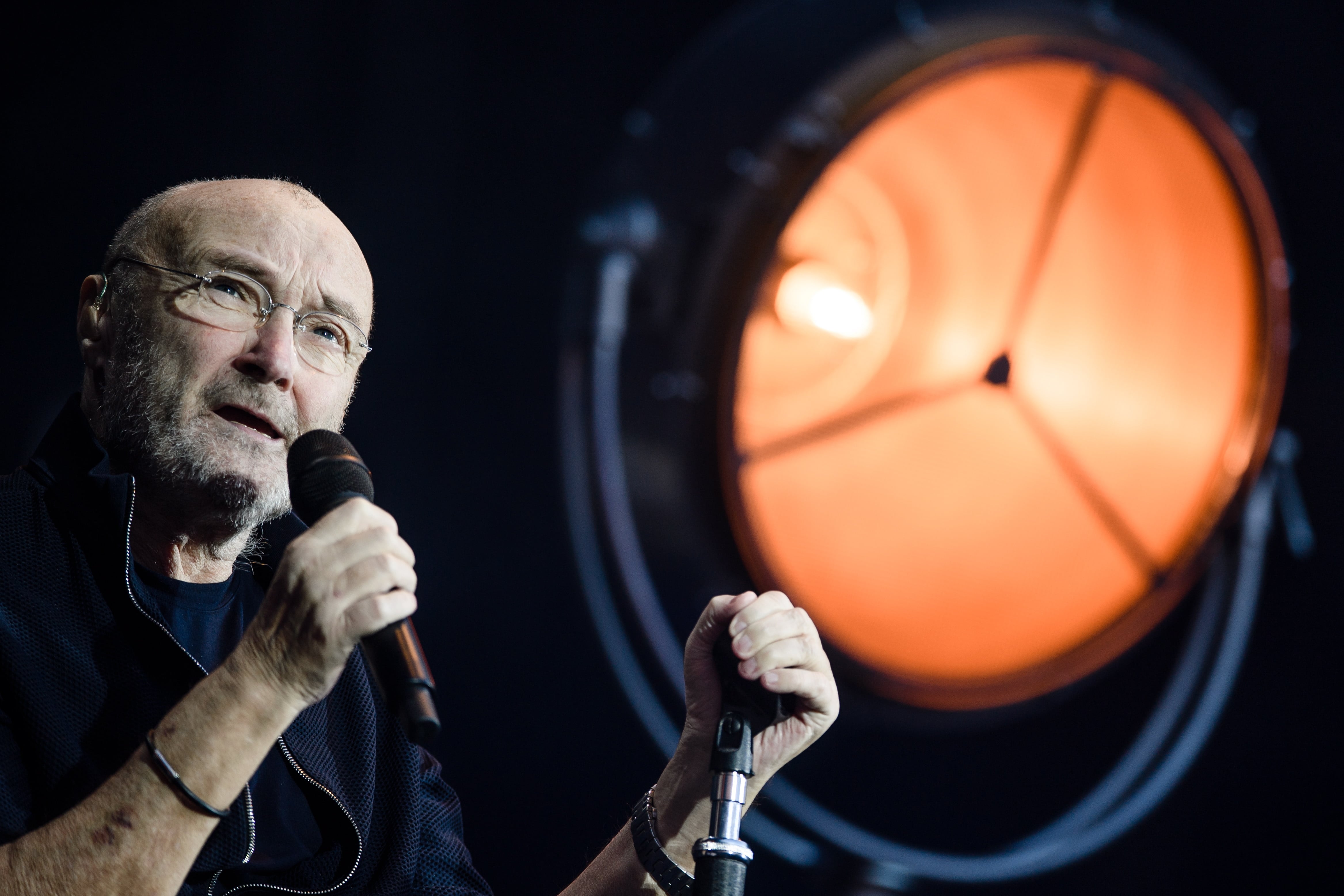 Phil Collins necesita tener una enfermera a su lado la 24 horas de día. (EFE/EPA/CLEMENS BILAN)