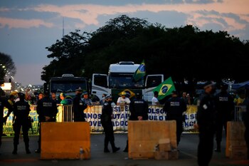 Imagen de bloqueos de camioneros en Brasilia (REUTERS/Adriano Machado)