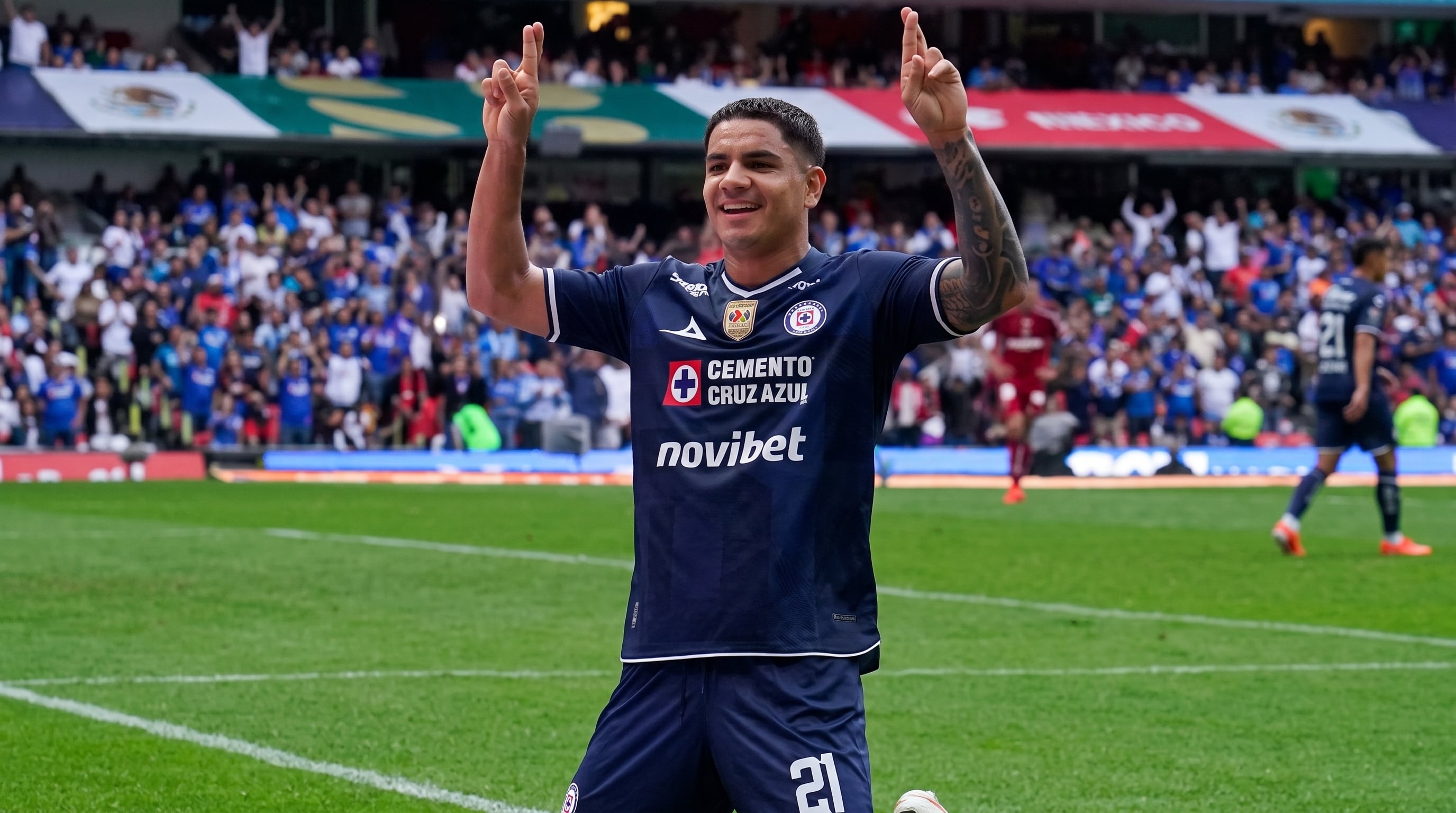 Toro Fernández transformó una promesa en el recuerdo más feliz de un joven aficionado de Cruz Azul