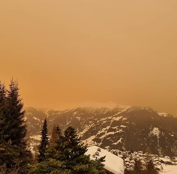 Los Alpes bajo el cielo