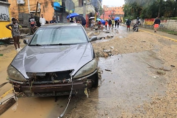 El Centro de Operaciones de Emergencias activó alerta amarilla en cinco provincias y alerta verde en trece adicionales, priorizando la prevención de inundaciones y desbordamientos. (Cortesía: Diario Libre)