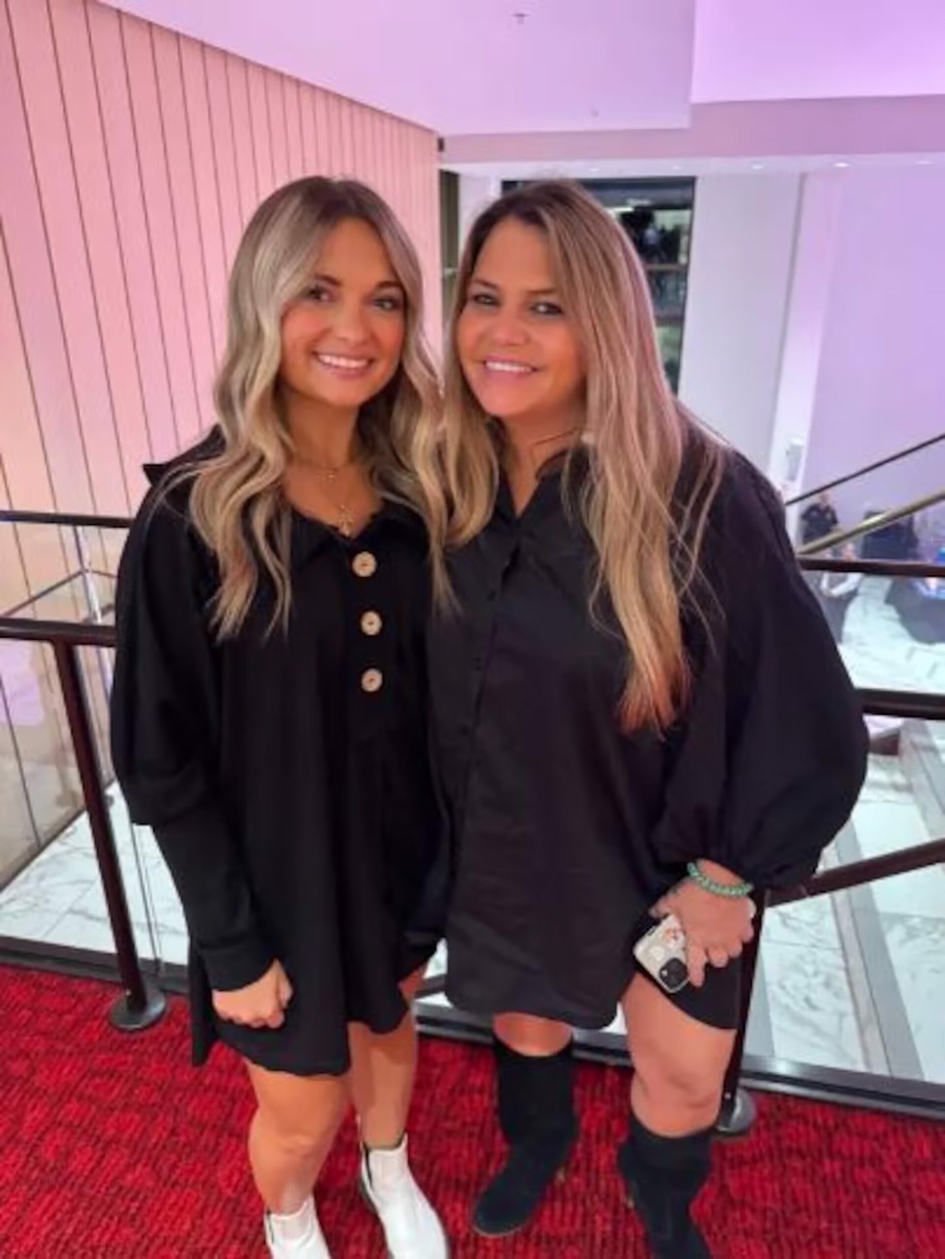 La joven Kyndall junto a su madre Amber Mowery (The Sun)