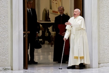 El Papa llegó caminando con