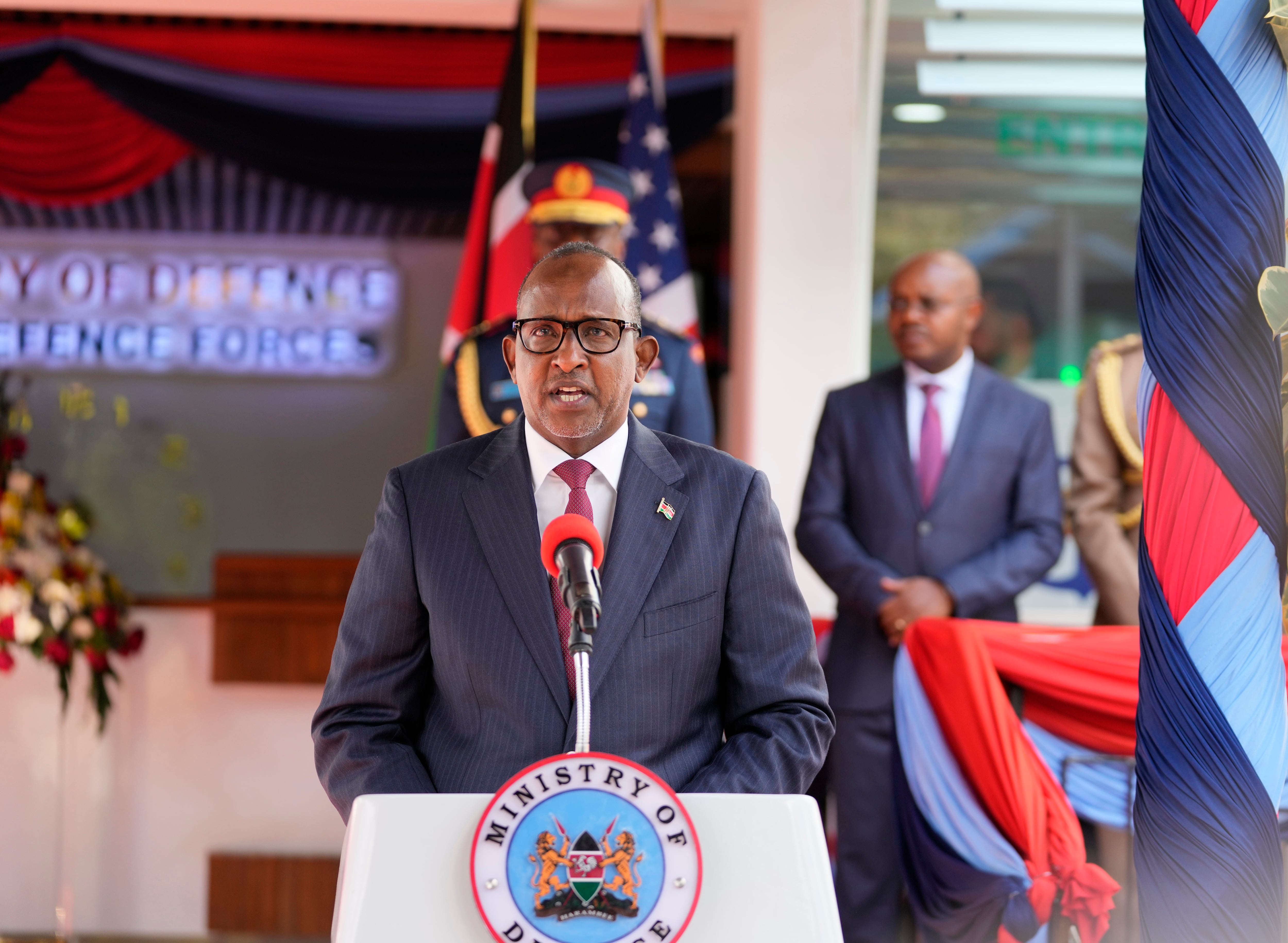 El ministro keniata Aden Duale confirmó que existen conversaciones con Estados Unidos para coordinar la contención del ébola (AP Foto/Khalil Senosi)