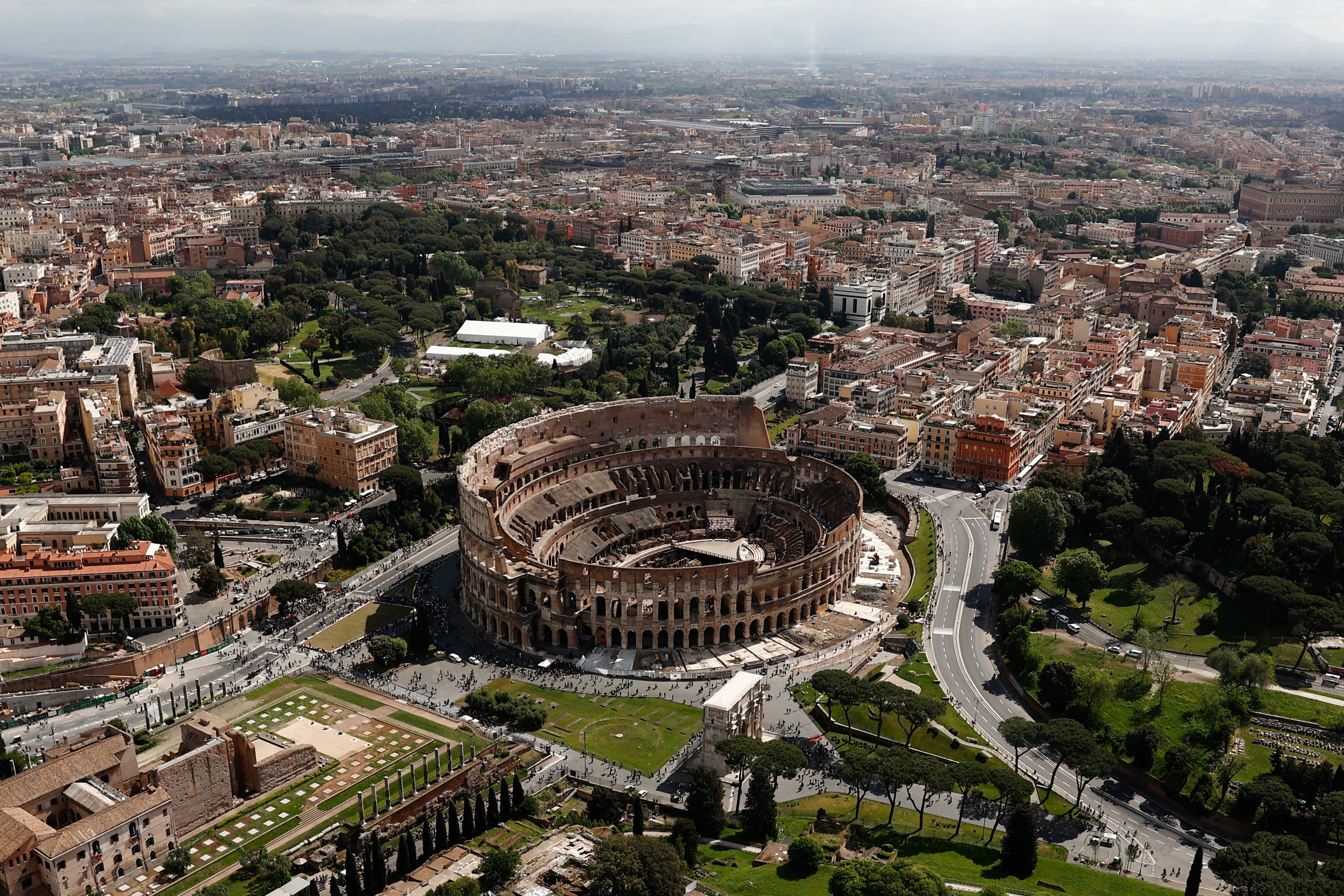La ciudad de Roma evalúa transformar su red de túneles y cavernas históricas en modernos refugios climáticos para enfrentar olas de calor extremas.