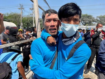 Workers react near a site of a collapsed building after the tremors of a strong earthquake that struck central Myanmar on Friday affected Bangkok, Thailand, March 28, 2025. REUTERS/Ann Wang TPX IMAGES OF THE DAY