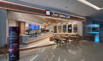 La apertura de la primera