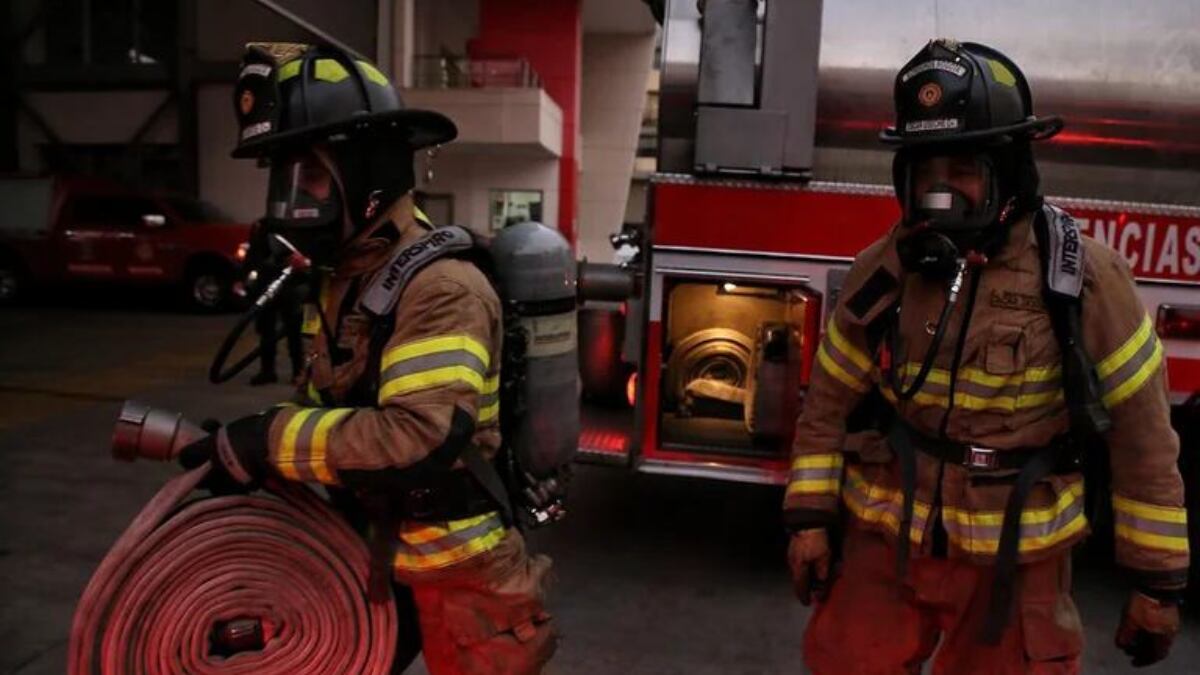 Bomberos colombianos - crédito Álvaro Tavera / Colprensa
