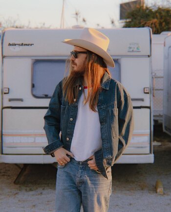 Carlos Sadness vuelve a Perú