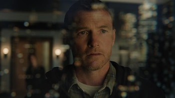 Sam Worthington encabeza “Te encontraré”, el nuevo thriller de Netflix donde un padre se fuga para buscar a su hijo