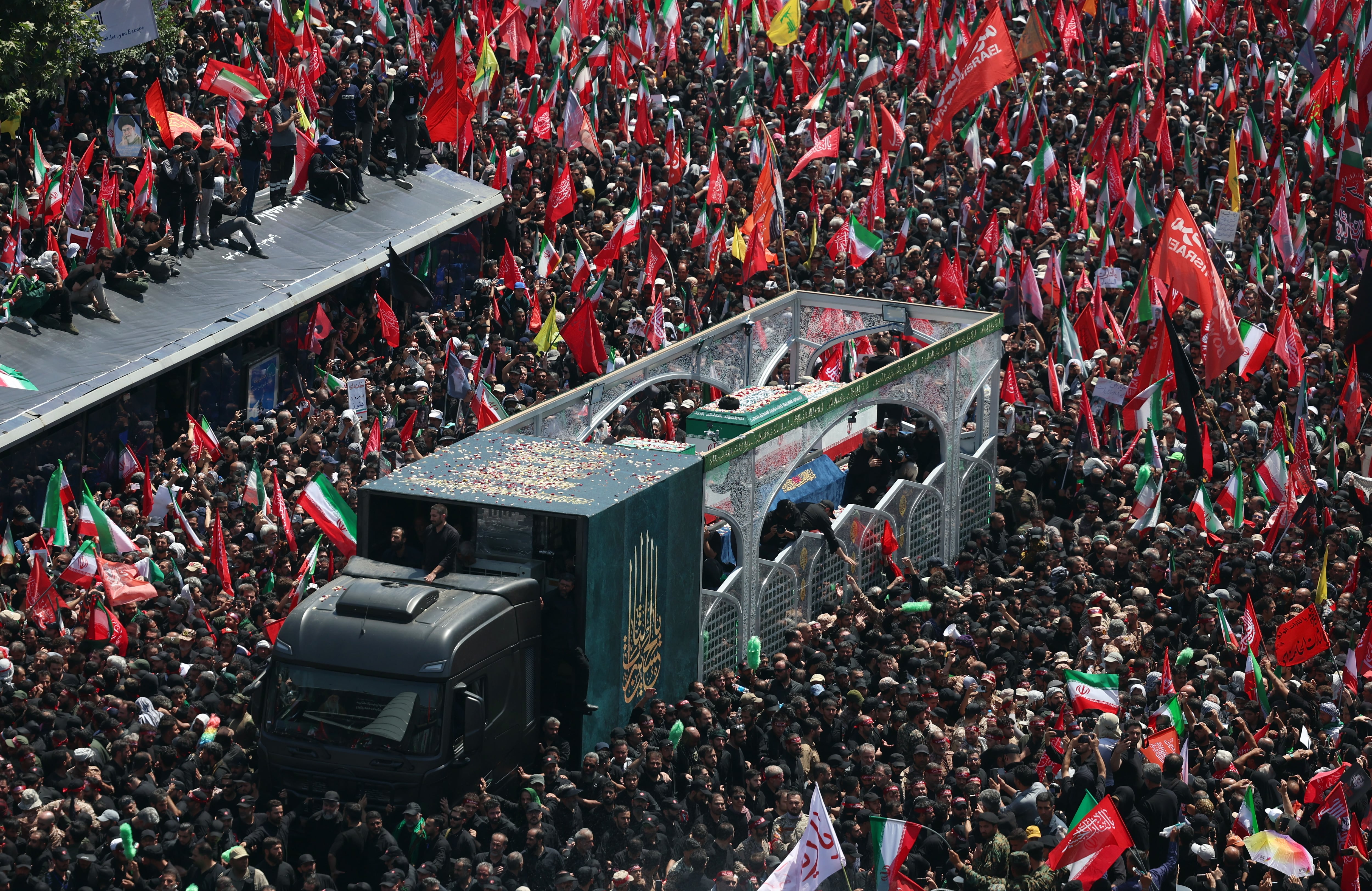 El régimen de Irán enterró a Ali Khamenei tras la nueva escalada de enfrentamientos con Estados Unidos (REUTERS)