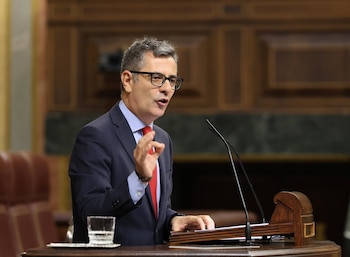 30/09/2026 El ministro de la Presidencia, Félix Bolaños, en el Congreso de los Diputados, a 30 de septiembre de 2026, en Madrid (España). La oposición del PP y varios socios parlamentarios del Gobierno piden cuentas hoy en el Congreso a la ministra de Vivienda por su gestión al frente de su cartera, después de que el Consejo de Ministros haya aprobado este martes, 29 de septiembre, dos nuevos decretos en esta materia tras las protestas por la vivienda desencadenadas por el desahucio de Maricarmen, una mujer de 87 años que llevaba siete décadas viviendo en el barrio madrileño de Retiro.
POLITICA
Marta Fernández - Europa Press