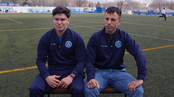 Agustín Álvarez, hermano de Julián, y Matías (Alejandro Higuera López/Infobae)