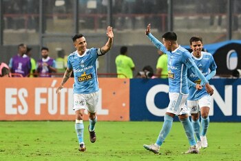 Yoshimar Yotún celebrando su gol