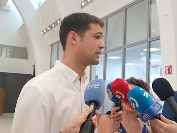 15/07/2026 El portavoz del PNV en el Parlamento vasco, Joseba Díez Antxustegi, en declaraciones a los medios en Bilbao.
POLITICA