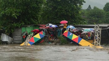 La tormenta tropical Sara azota