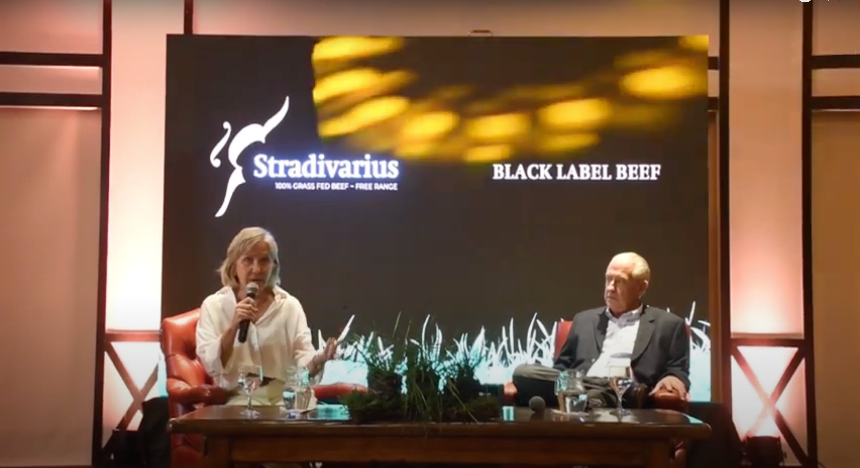 Pablo Carrasco y Ana Iewdiukow, en una presentación de Stradivarius, una marca de carnes que había presentado Conexión Ganadera (Stradivarius)