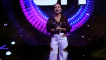 Coti entró a dejarles un