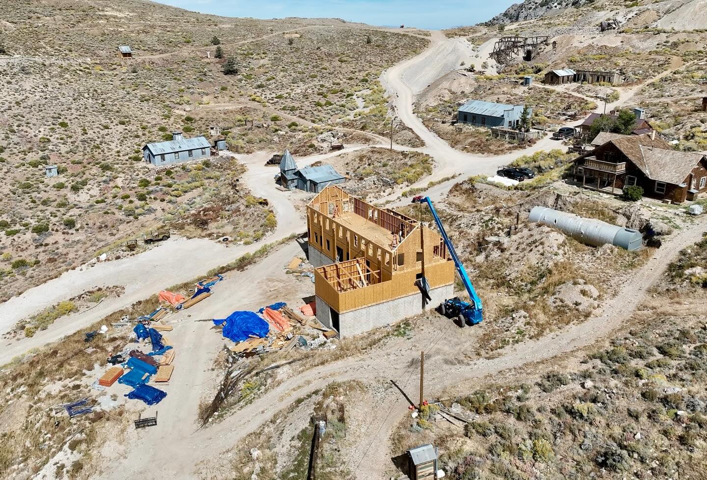 El propietario ya levantó la nueva estructura del edificio más simbólico del sitio, que sumará habitaciones, bar y restaurante como pieza clave (@Brentwunderwood)