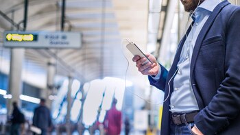 Tener los auriculares personales servirá