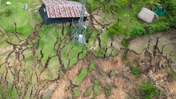 La tierra se abre en San Martín: enormes grietas destruyen viviendas y obligan evacuar a más de 150 familias