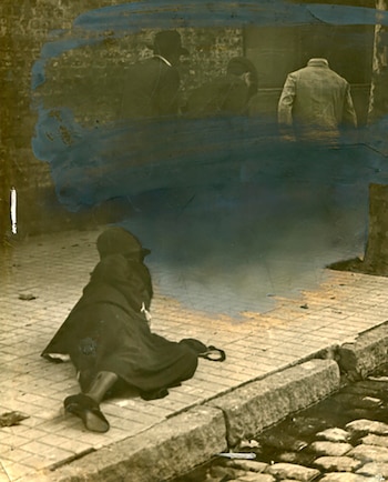 Una vez cometido el asalto, los hombres huyeron, dejando tirada a la chica (Archivo General de la Nación)