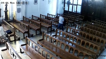 Indignación en Chile por ladrón que robó a una mujer que estaba rezando en una iglesia.