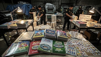 Incautan figuritas y álbumes bamba del Mundial 2026: Policía desmantela imprentas clandestinas y decomisa láminas valorizada en S/9 millones