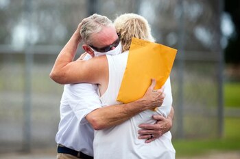 Perry intenta superar los horrores vividos tras 21 años en prisión junto a su familia. (Stephen B. Morton/Atlanta Journal-Constitution/AP)