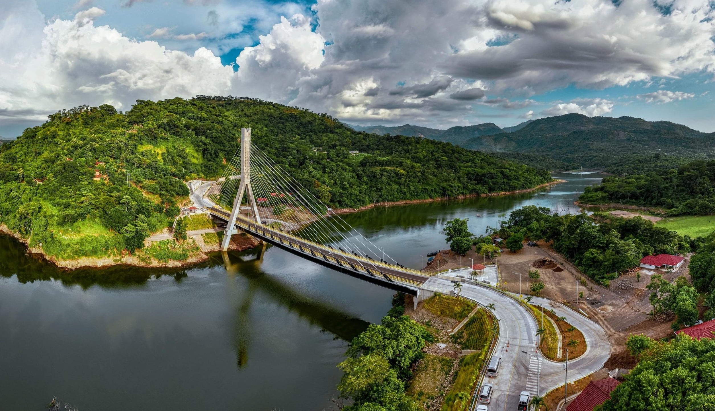 Esta infraestructura vial fue inaugurada en agosto de 2025 por el presidente Nayib Bukele en San Miguel Norte./ (Secretaría de Prensa de la Presidencia)