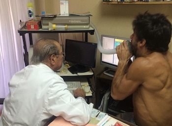 Marini Rivera durante una espirometría