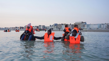 Cuatro migrantes muertos tras dos naufragios en el canal de la Mancha frente a la costas de Francia