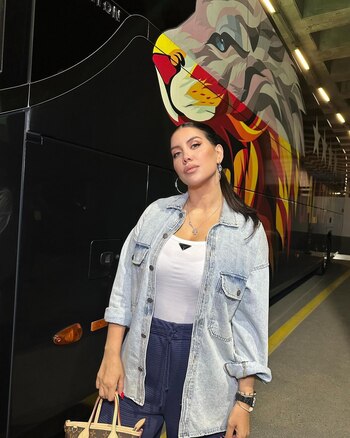 La empresaria lució un look