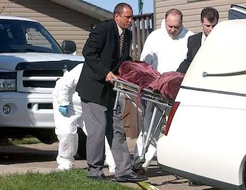 Uno de los tres cadáveres