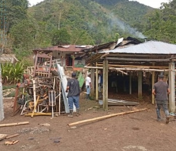 Trece familias del sector de Antadó perdieron colchones, electrodomésticos y roperos por los fuertes vientos - crédito Redes sociales