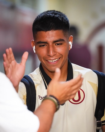 Jugadores de Universitario llegaron al estadio Monumental para el duelo ante Melgar.