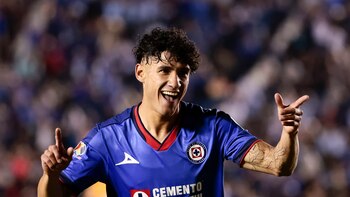 El argentino Anselmi gana elogios