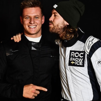 Sebastian Vettel bromeando con Mick