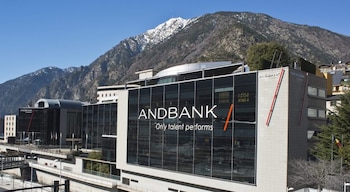 Imagen de archivo de la fachada de la entidad financiera Andbank, en Andorra