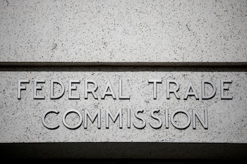 La Comisión Federal de Comercio investiga a nueve empresas por el presunto uso de datos personales para fijar precios individualizados (REUTERS/Benoit Tessier/File Photo)