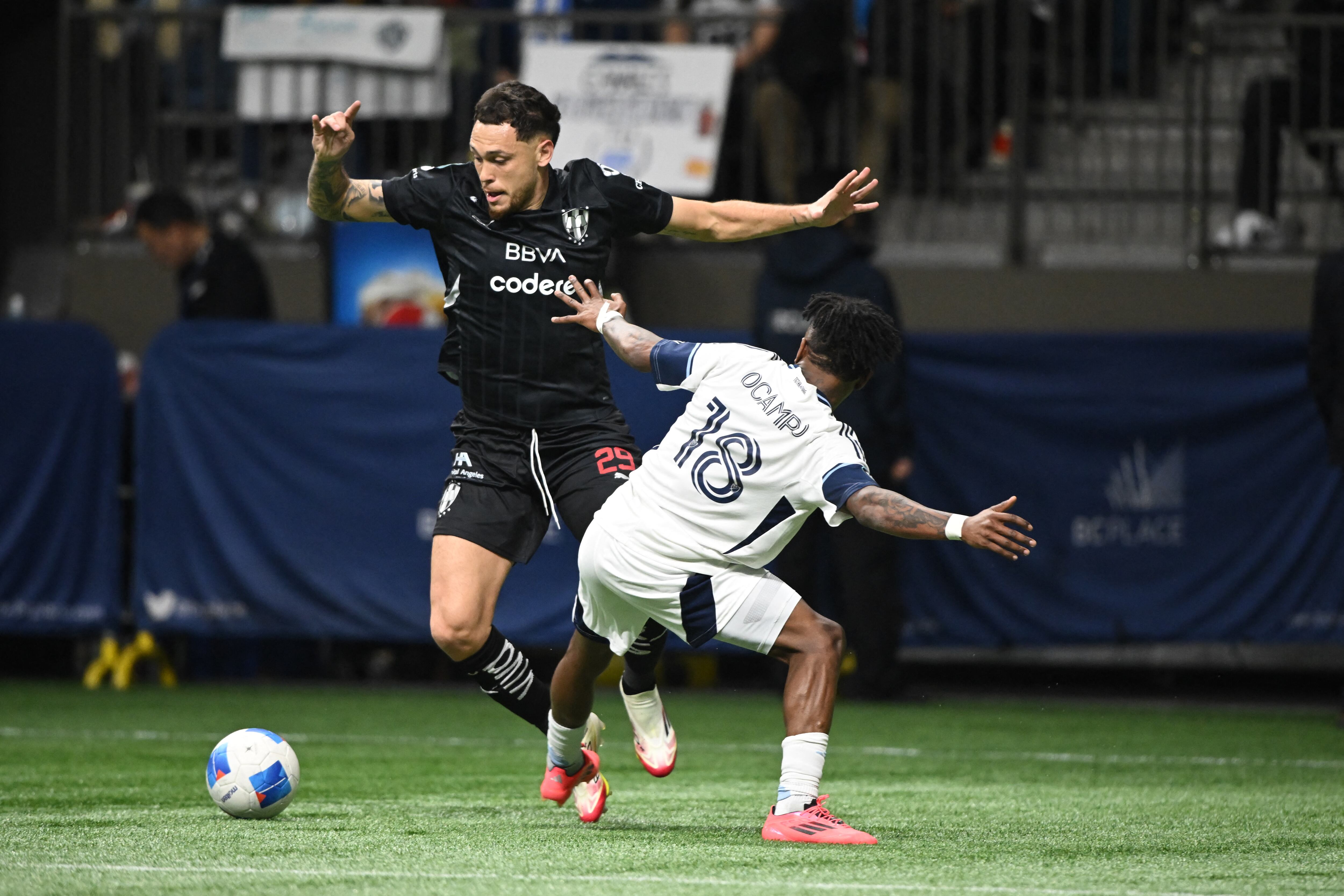 La sensible baja llega en un momento crucial del campeonato mexicano. (Mandatory Credit: Anne-Marie Sorvin-Imagn Images)