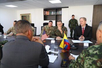 Visita de Donovan a Tumaco y frontera con Ecuador fortalece cooperación regional - crédito @mindefensa/X