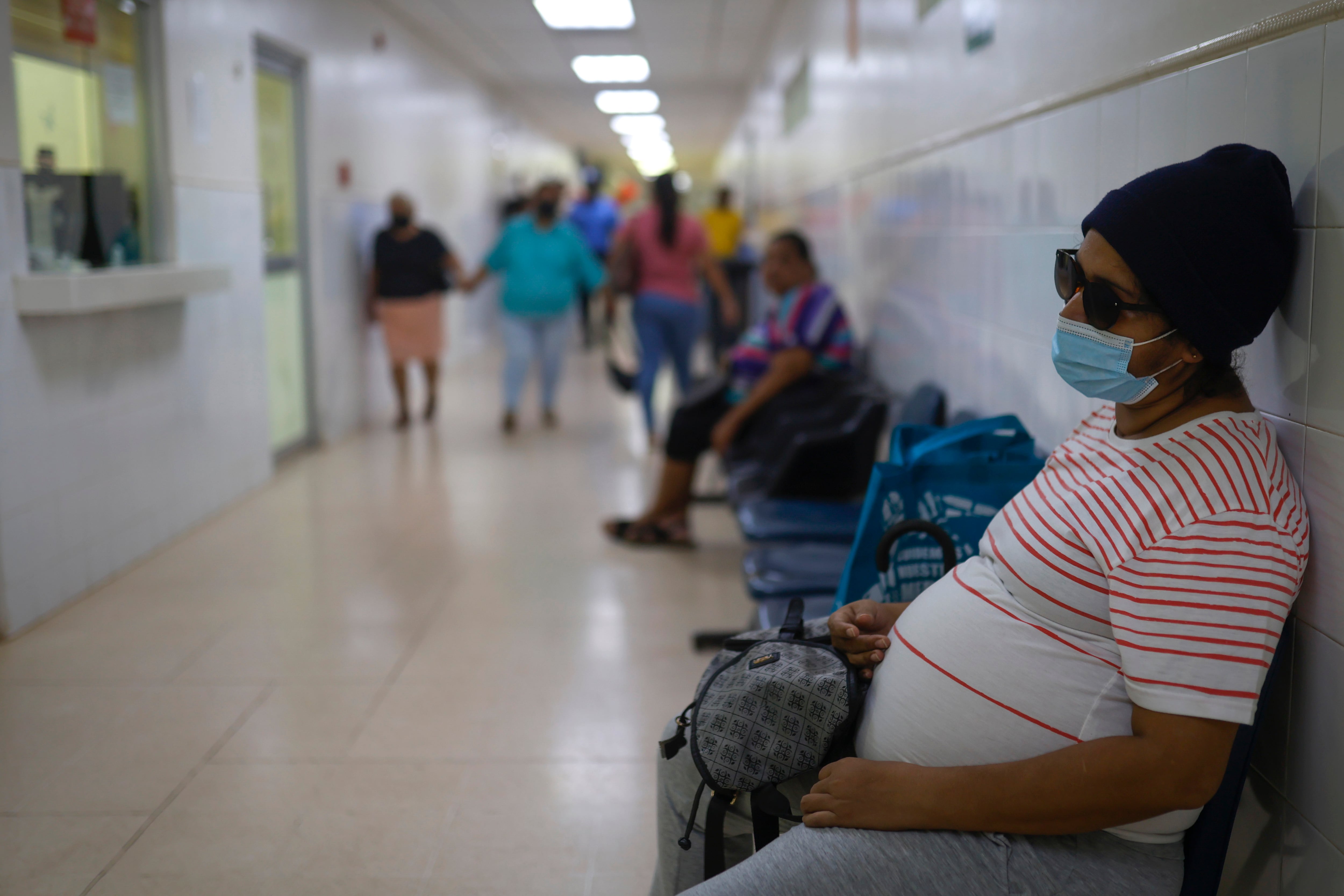 La integración del sistema de salud se da en medio de quejas de la población por demoras en las citas médicas, escasez de medicamentos y la falta de especialistas en la red pública. EFE/ Bienvenido Velasco