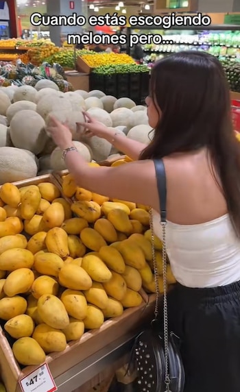 Aunque después se descubrió que el video era actuado, la escena continuó generando risas en distintas plataformas.