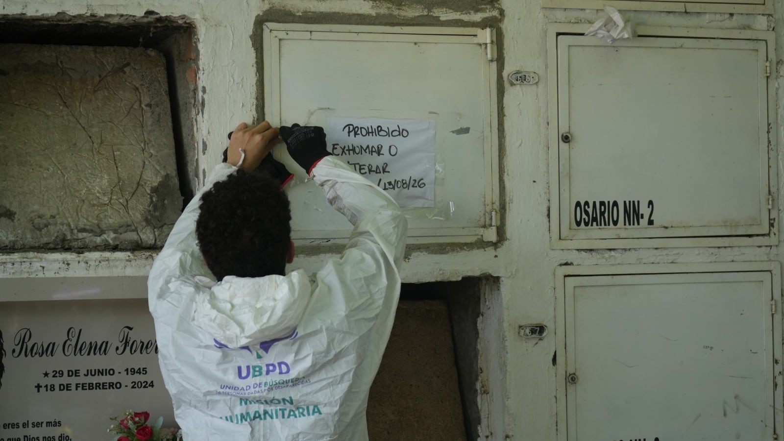Los restos y objetos hallados en el cementerio Las Palmas fueron embalados, rotulados y trasladados a una bóveda del Cementerio Central de Roldanillo bajo restricción de la Ubpd - crédito Ubpd