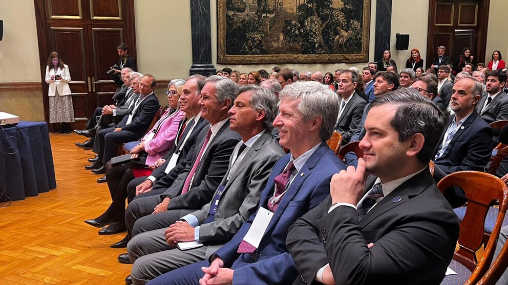 El Gobierno acelera la desregulación y apunta a facilitar privatizaciones