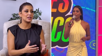 Composición dividida con Karla Tarazona sentada a la izquierda y Rocío Miranda sosteniendo un micrófono a la derecha.