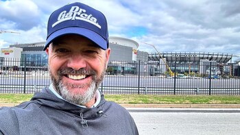 Luis García fue uno de los primeros invitados del reality show de futbol llamado DBUT FC