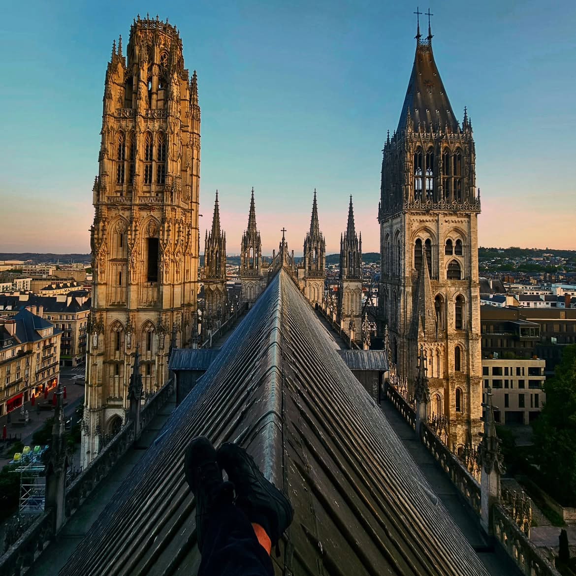Ian Menendez vio el amanecer desde lo alto de la catedral